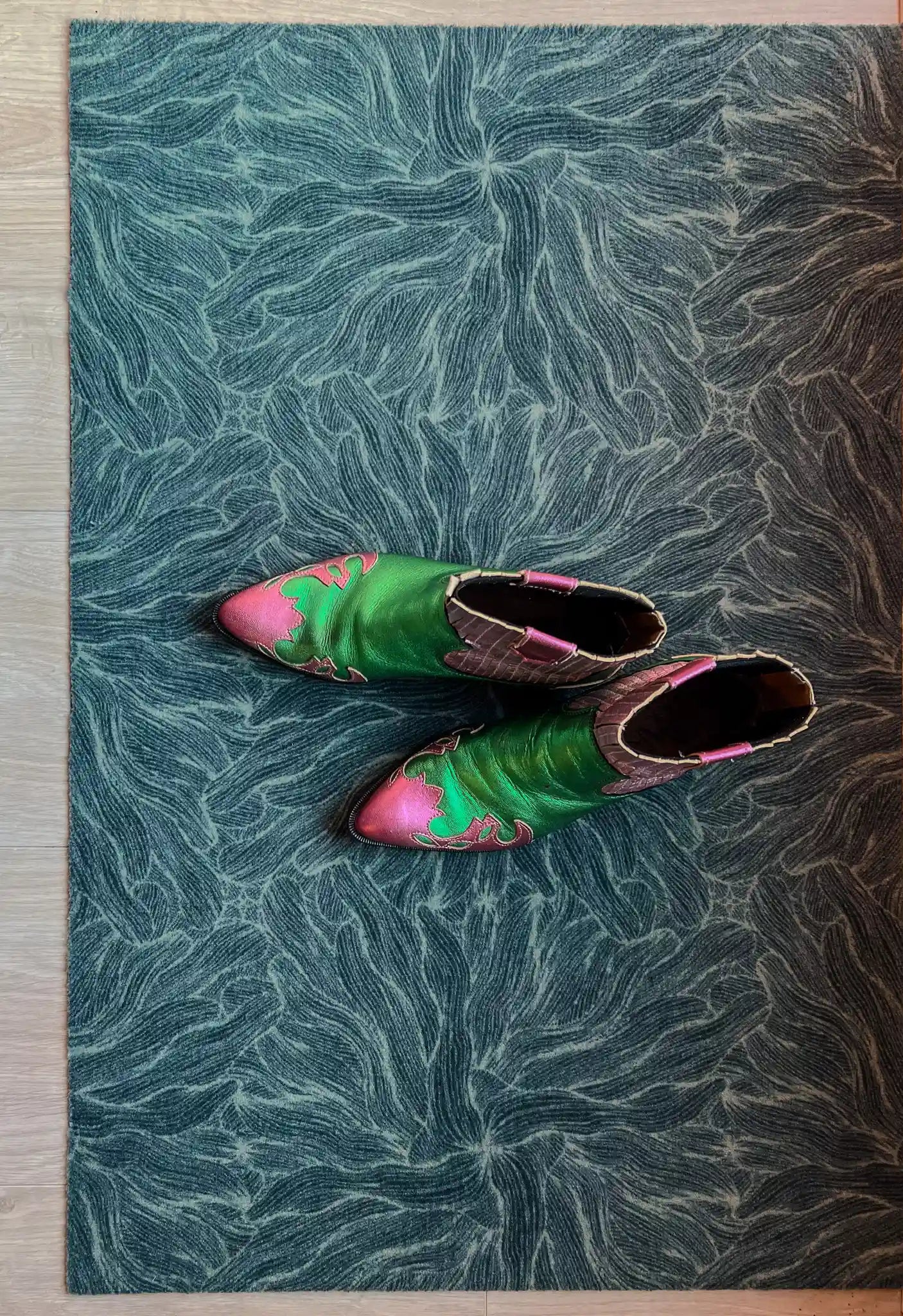 Op maat gemaakte droogloopmat Swirl in zeegroen met golvende print – frisse design deurmat voor binnen van Studio LilaLine