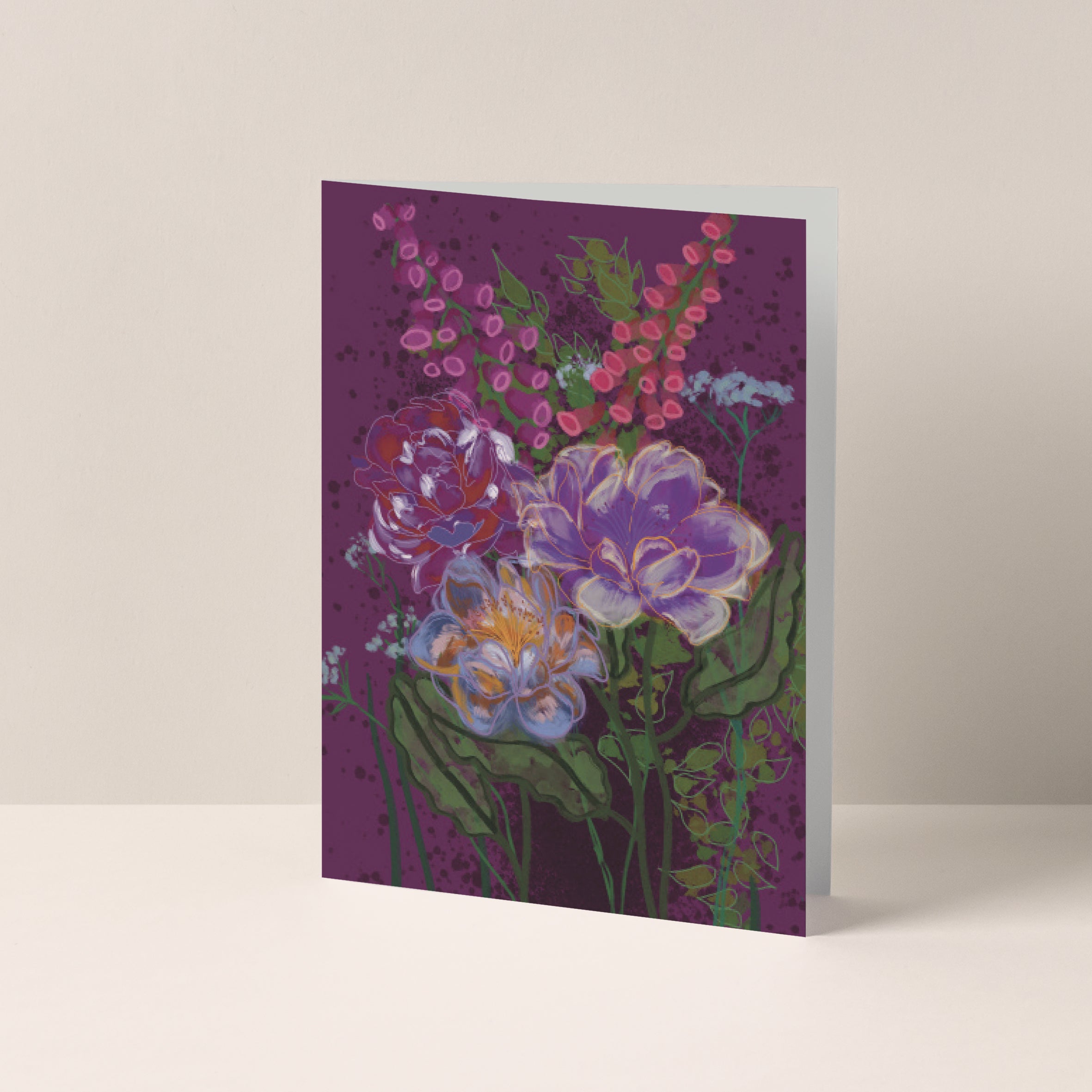 Dubbelgevouwen A6-kaart van Studio LilaLine met op de voorkant een dromerig boeket in roze, paars en groentinten – de bloemen zijn losjes gebundeld en hebben zachte, ronde vormen met een poëtische uitstraling. Het geheel voelt als een veldboeket in pastelkleuren, liefdevol geplukt en kunstzinnig gestileerd. De binnenkant is blanco en geschikt voor een persoonlijke boodschap.