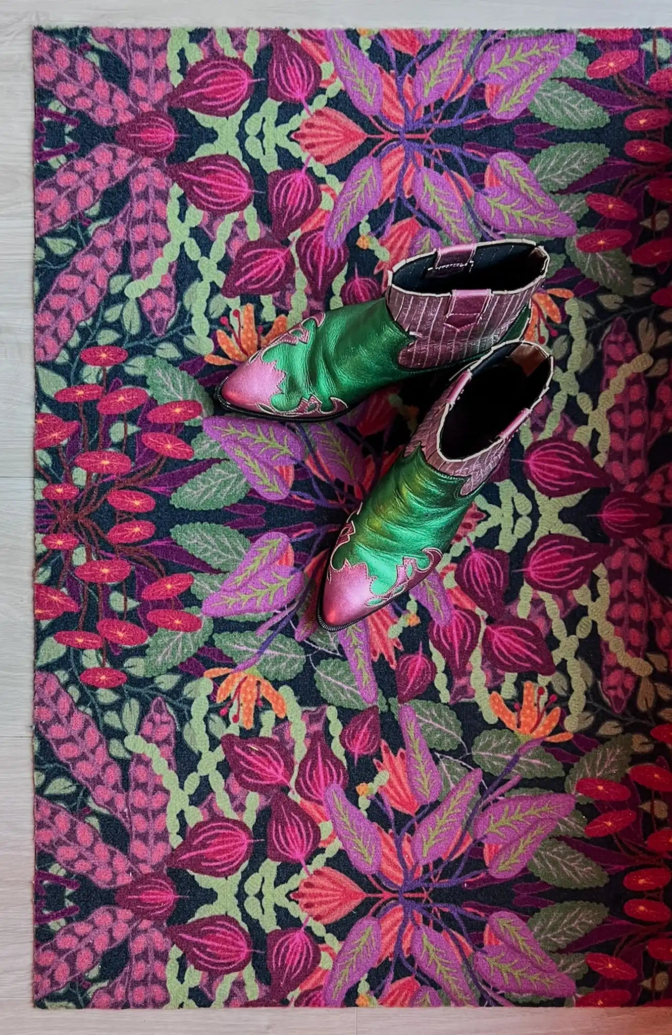 Droogloopmat Jungle Drum met tropische print in groen, roze en oranje van Studio LilaLine