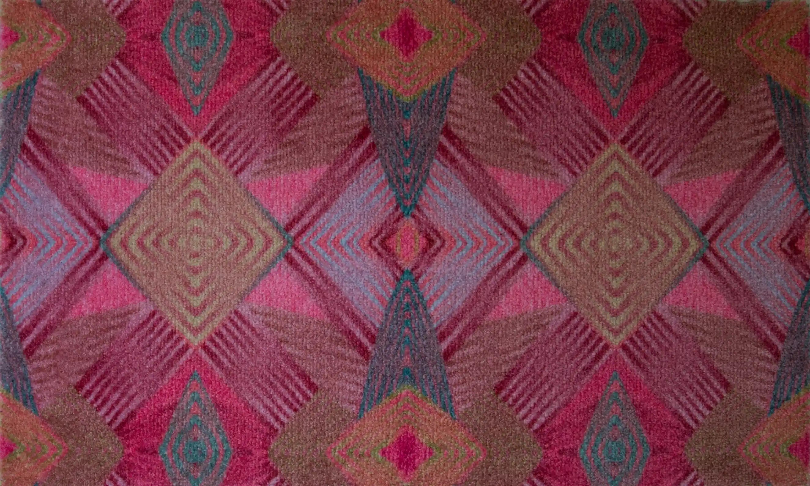 Zachte, goed absorberende badmat van Studio LilaLine met een speels diamantpatroon in roze, groen en mosterdgeel – de grafische vormen wisselen elkaar af in een ritmisch patroon dat doet denken aan een retro mozaïek. De kleuren zorgen voor een vrolijke en warme sfeer in de badkamer. De mat voelt heerlijk zacht onder de voeten.
