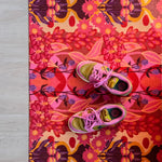 Op maat gemaakte droogloopmat Bold Retro Pink met roze retroprint – design deurmat voor binnen van Studio LilaLine