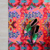 Op maat gemaakte droogloopmat Bold Retro Pink/Purple met roze, paarse, blauwe en groen retroprint – design deurmat voor binnen van Studio LilaLine