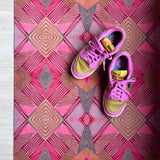 Op maat gemaakte droogloopmat Diamond in funky roze met speels diamantdesign – kleurrijke design deurmat voor binnen van Studio LilaLine