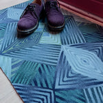 Op maat gemaakte droogloopmat Diamond in petrol met grafisch diamantpatroon – design deurmat voor binnen van Studio LilaLine