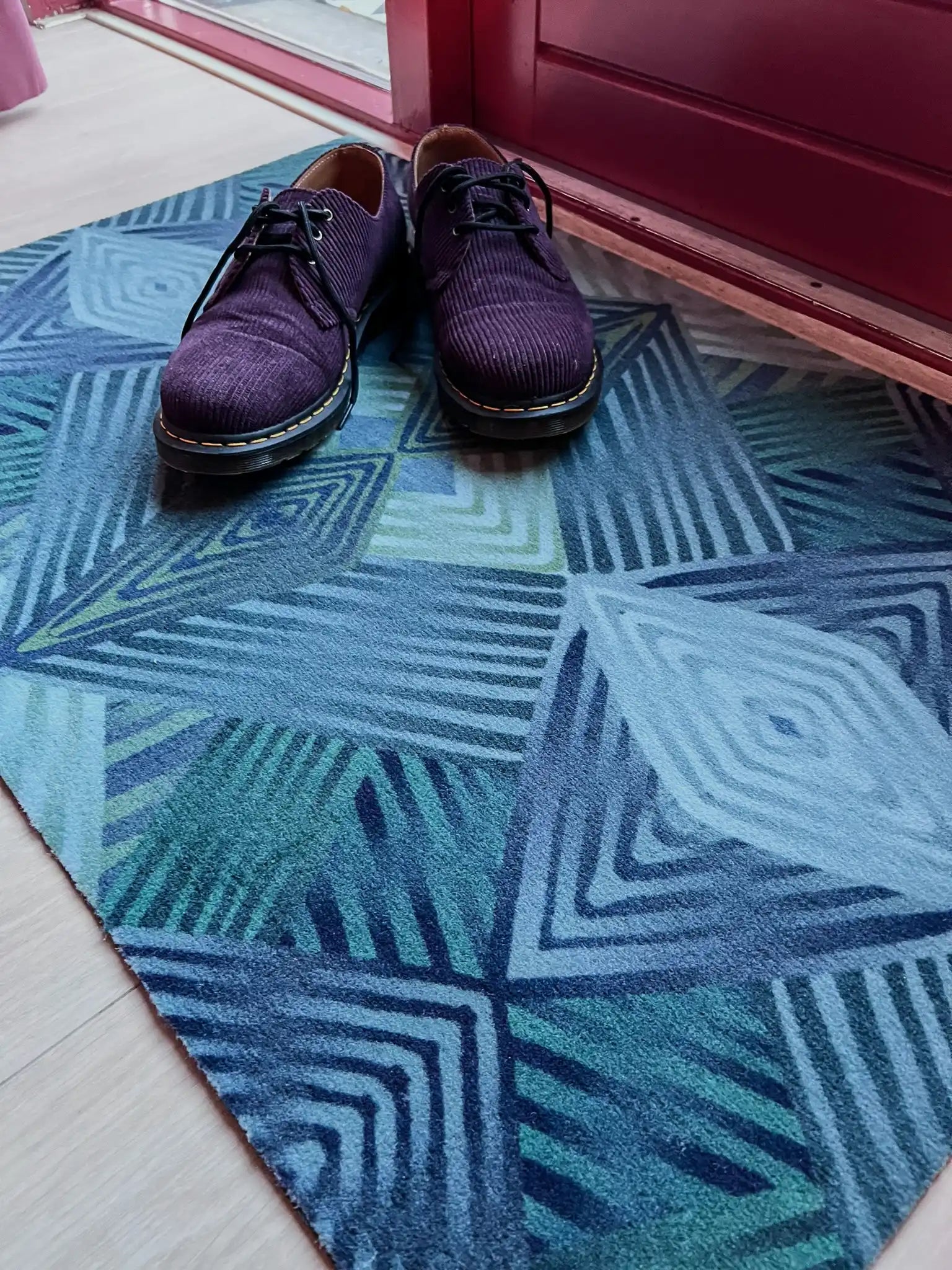 Op maat gemaakte droogloopmat Diamond in petrol met grafisch diamantpatroon – design deurmat voor binnen van Studio LilaLine