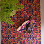 Op maat gemaakte droogloopmat Funky Town met grafisch patroon in sepia, roze en blauw – retro design deurmat voor binnen van Studio LilaLine