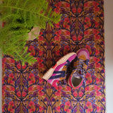 Op maat gemaakte droogloopmat Funky Town met grafisch patroon in sepia, roze en blauw – retro design deurmat voor binnen van Studio LilaLine
