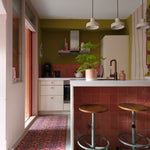 Op maat gemaakte droogloopmat Funky Town met grafisch patroon in sepia, roze en blauw – retro design deurmat voor binnen van Studio LilaLine