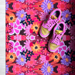 Op maat gemaakte droogloopmat Joyful Flower in roze met bloemenprint – kleurrijke design deurmat voor binnen van Studio LilaLine