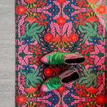Op maat gemaakte droogloopmat Mirror Bloom in groen met spiegelend bloemenontwerp – natuurlijke design deurmat voor binnen van Studio LilaLine