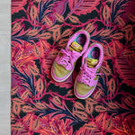 Op maat gemaakte droogloopmat Onnaliene met organisch patroon in oranje en rood – expressieve design deurmat voor binnen van Studio LilaLine