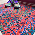 Op maat gemaakte droogloopmat Polkadot Jungle in roze en oranje met tropisch stippenmotief – opvallende design deurmat voor binnen van Studio LilaLine