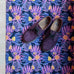 Op maat gemaakte droogloopmat Purple Flowers met bloemendessin in paarse tinten – elegante design deurmat voor binnen van Studio LilaLine