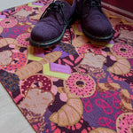 Op maat gemaakte droogloopmat Sweet Dreams in roze met print van gebakjes en koekjes – zoete design deurmat voor binnen van Studio LilaLine