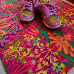 Op maat gemaakte droogloopmat Tropical Vibrance met tropische print in roze, groen en oranje – kleurrijke design deurmat voor binnen van Studio LilaLine