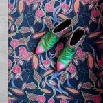 Op maat gemaakte droogloopmat Urban Hipster in blauw met oranje grafische print – edgy design deurmat voor binnen van Studio LilaLine