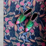 Op maat gemaakte droogloopmat Urban Hipster in blauw met oranje grafische print – edgy design deurmat voor binnen van Studio LilaLine