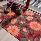 Droogloopmat met zachte perzikkleurige zonnebloemen op een donkergroene achtergrond. De print straalt herfstwarmte en natuurlijke charme uit.