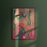 Fantasy art print van Studio LilaLine met een dromerige illustratie van een grote zeeschilpad – het dier zweeft rustig door een kleurrijke, fantasievolle onderwaterwereld vol sierlijke details en zachte tinten. Op zijn schild zijn speelse elementen verwerkt, zoals bloemen of feestelijke vormen. De sfeer is kalm en verwonderend. Perfect als betoverende wanddecoratie voor jong en oud.