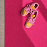 Flamingo Fizz deurmat met Nike schoenen