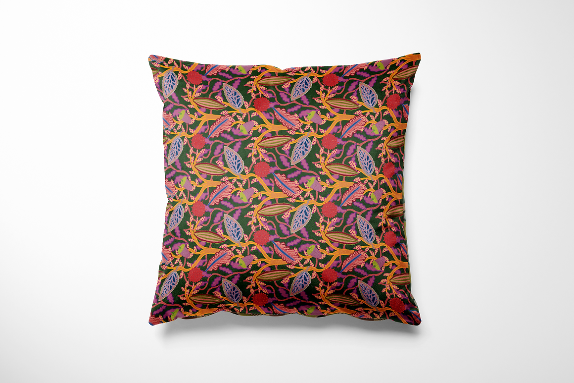 Kussen voor binnen en buiten met een speelse herfstprint vol kleurrijke bladeren, bloemen en vruchten. De diepe donkergroene achtergrond wordt afgewisseld met felle accenten in oranje, lila, rood en roze. De print is dynamisch en funky, met een levendige herhaling van organische vormen die dansen over het oppervlak. Ideaal om je tuinset of bank op te vrolijken met een warme, eigentijdse herfstsfeer. Gemaakt van sterke, weerbestendige stof.