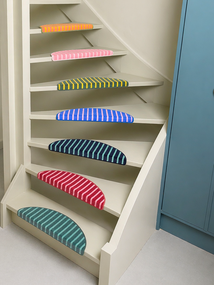 Stripe design trapmatten met grafisch streep patroon in meerdere kleuren
