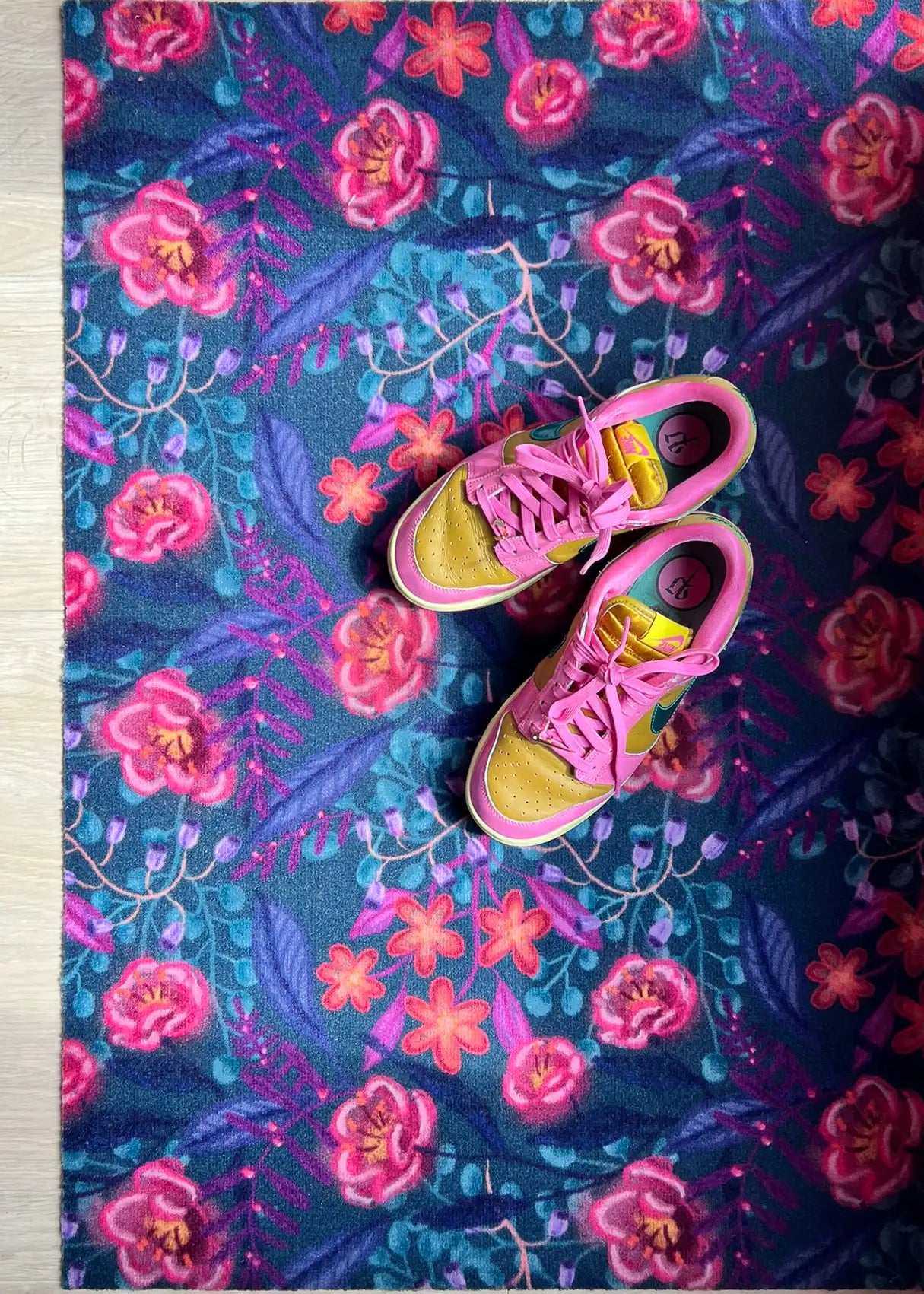 Droogloopmat Flower Dream Petrol met abstracte bloemenprint in blauwgroene tinten

