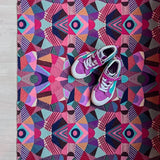 Droogloopmat Kaleidoscope met speels caleidoscoop-patroon vol dieren en insecten van Studio LilaLine