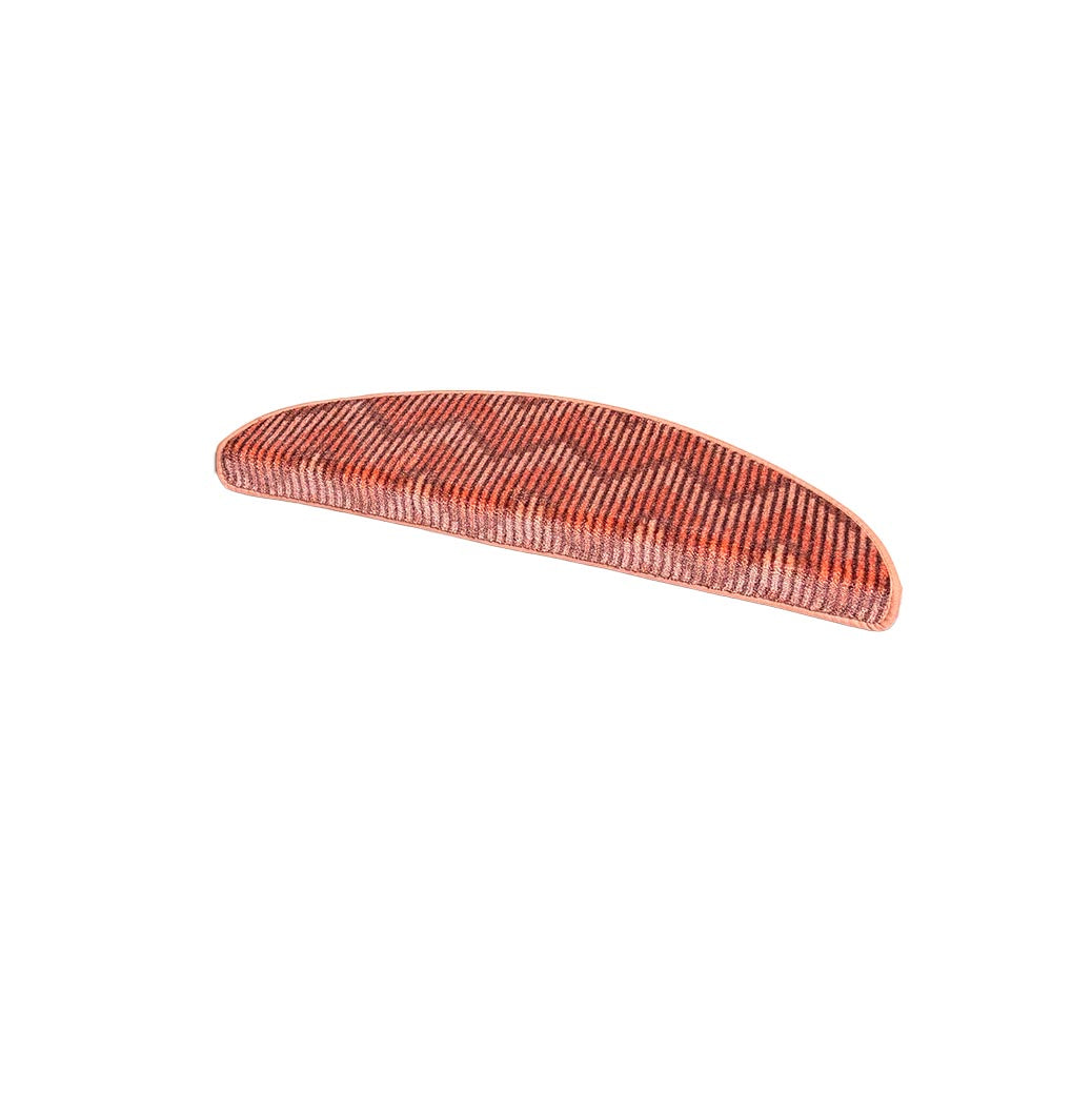 Design trapmat met zigzag patroon in bruine kleur

